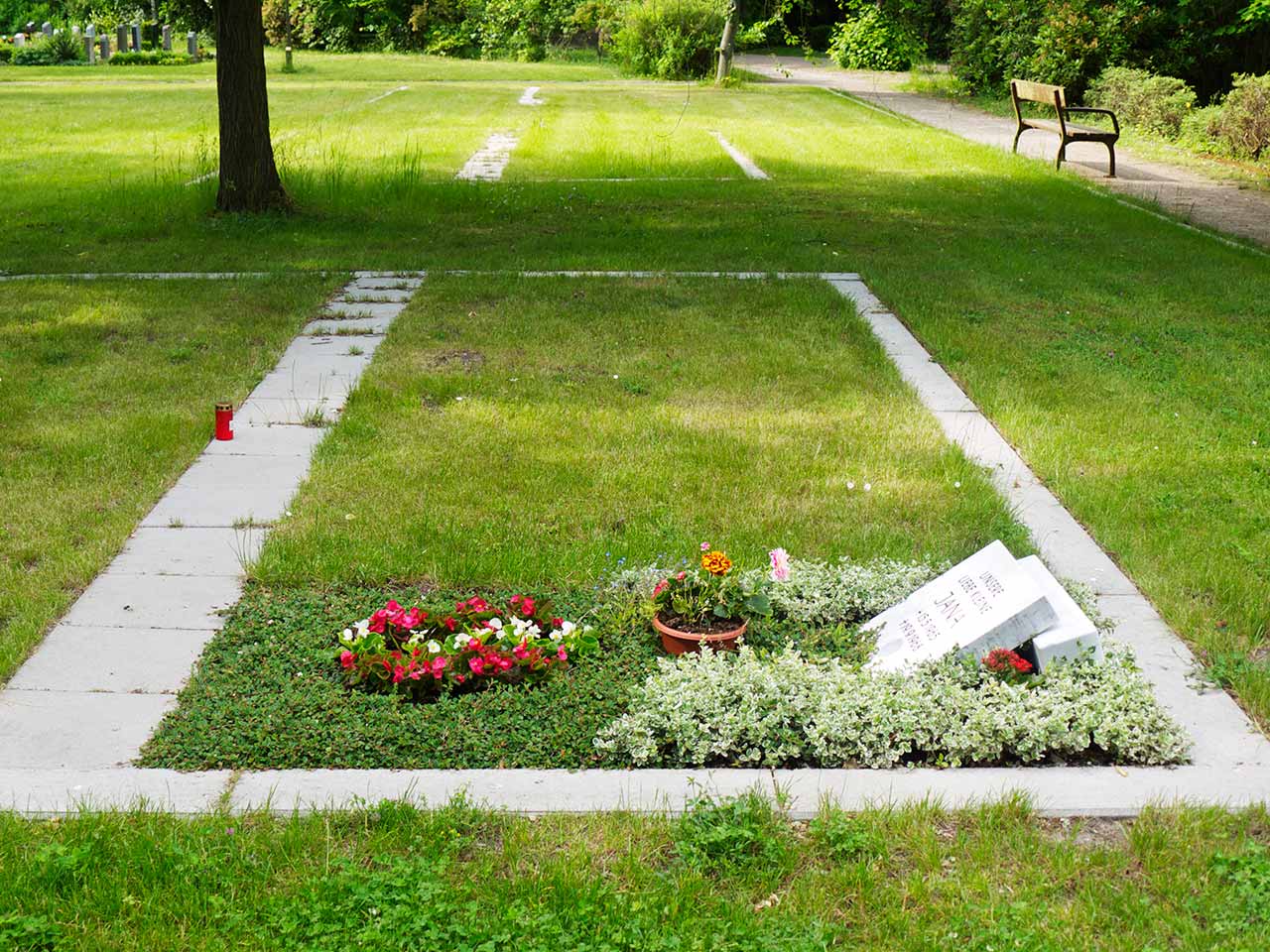 reihengrab_P1070321 Bestattungen Dunker | Bestattung & Trauerfeier