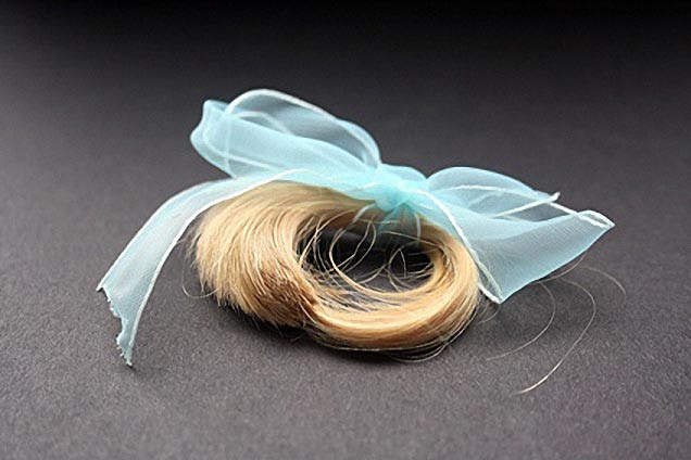 m_fld128_haarlocke_13515476-1 Bestattungen Dunker – Besondere Erinnerung - Haarlocke