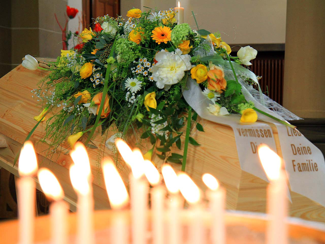 m_fld128_trauerfeier_am_sarg_2204_3749 Bestattungen Dunker – Trauerfeier am Sarg